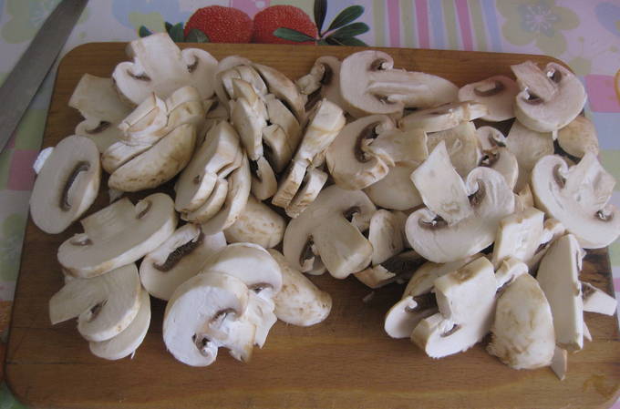 Самые вкусные и простые салаты с грибами и курицей