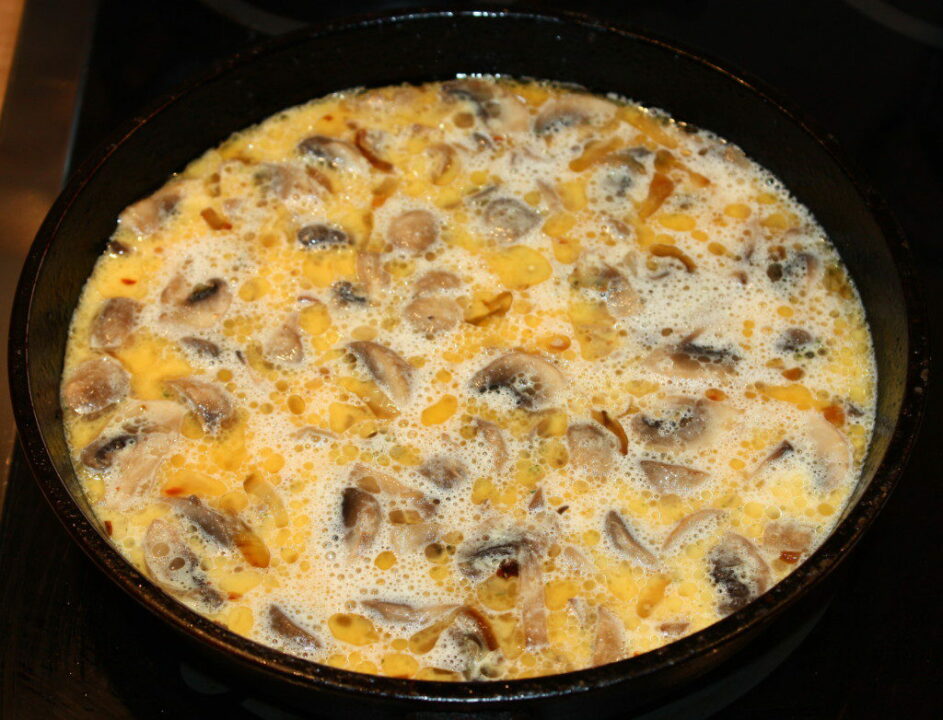 Запеченный в духовке картофель с грибами в сливочном соусе - как приготовить картофель с грибами в духовке, пошаговый рецепт с фото