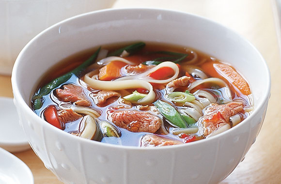 Быстрый и простой пошаговый рецепт китайского супа с лапшой от Катрин Лефал.
