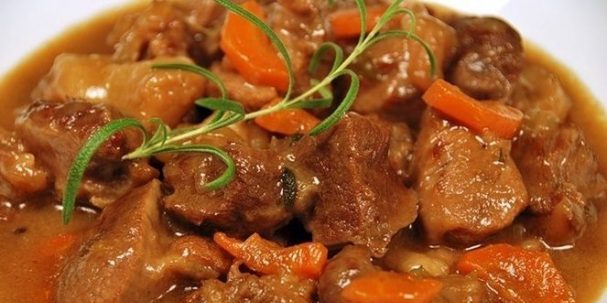 Как приготовить мясо с грибами в сметанном соусе – 10 лучших рецептов