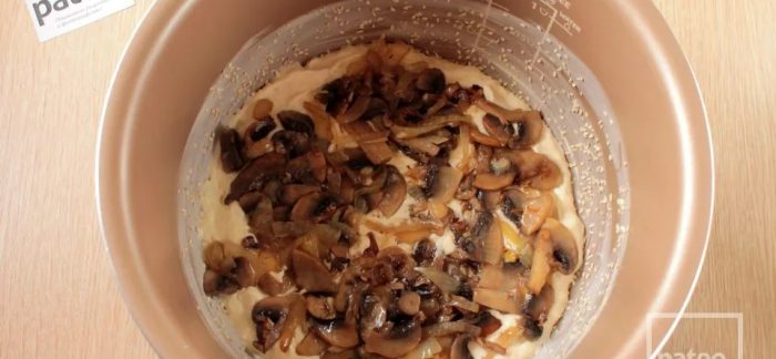 10 лучших рецептов слоеных и заливных пирогов с грибами в мультиварке