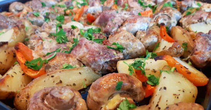 Как приготовить картошку с мясом и грибами в духовке