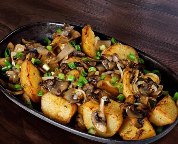 Как правильно пожарить картошку с шампиньонами на сковороде