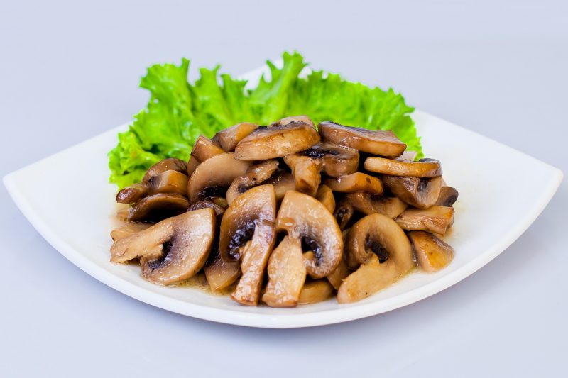 Обжаренные грибы с луком - вкусно, ароматно и очень быстро - Mushroomcrowd