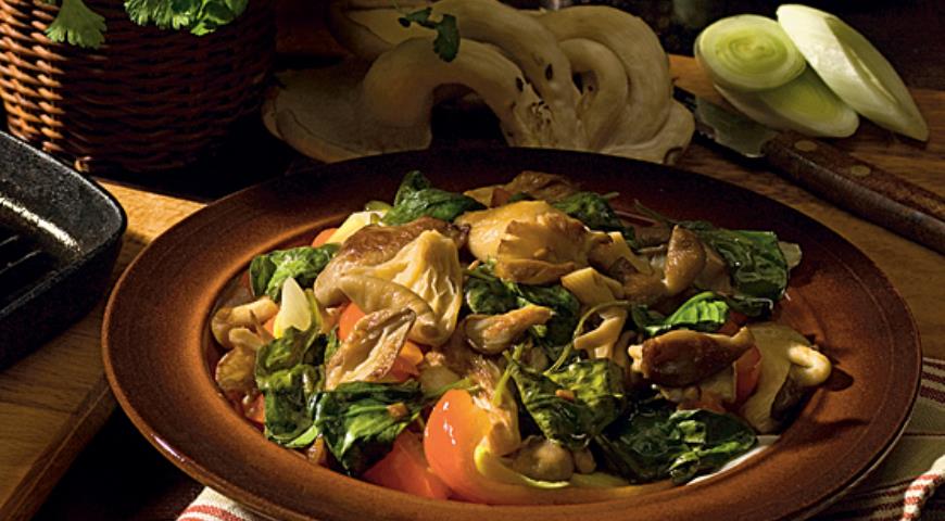 Теплый салат с вешенками и шпинатом, пошаговый рецепт с фото