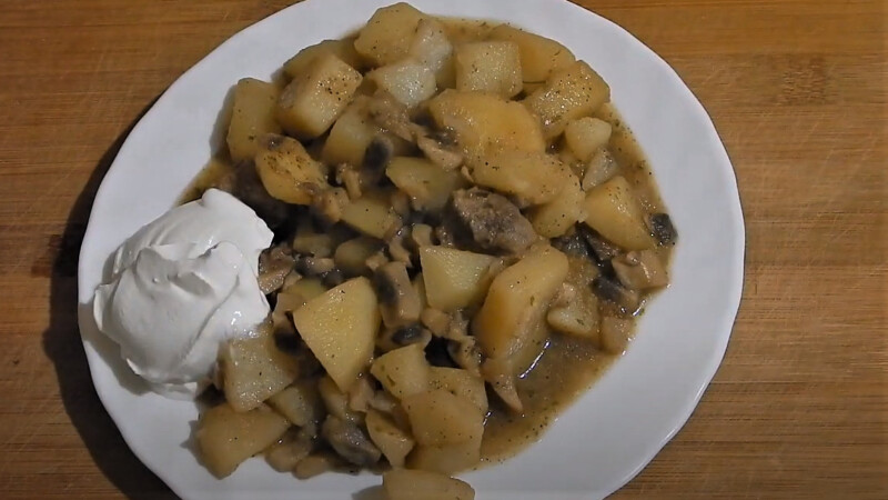 Грибное рагу с картофелем и мясом