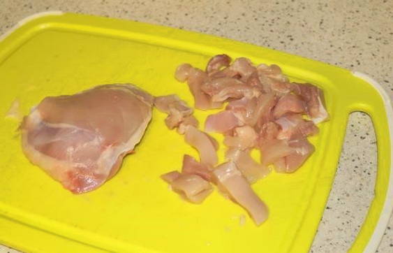 Курица с шампиньонами в духовке со сметаной