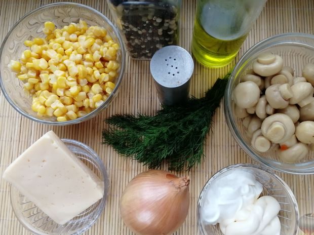 Рецепты салатов из свежих лесных и замороженных грибов