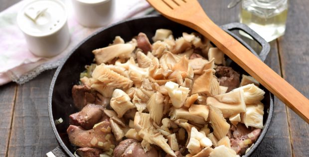 7 лучших рецептов печени с грибами в сметанном соусе