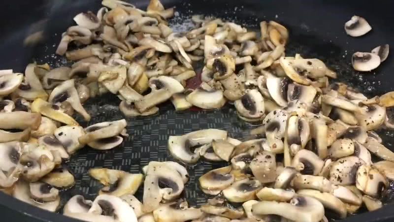 обжарить грибы