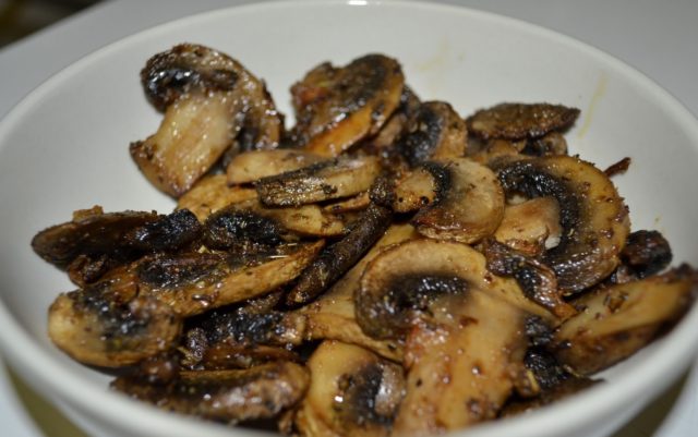 Жареные грибы с луком: рецепты с фото