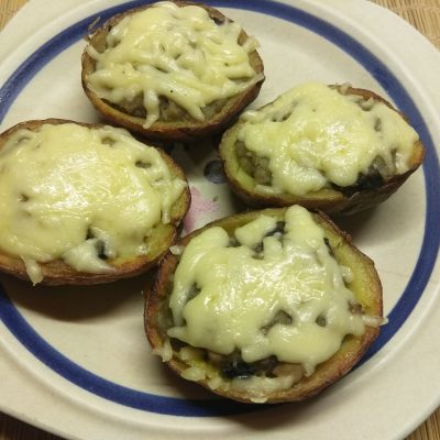 Картофель, фаршированный грибами и сыром - рецепт с фото