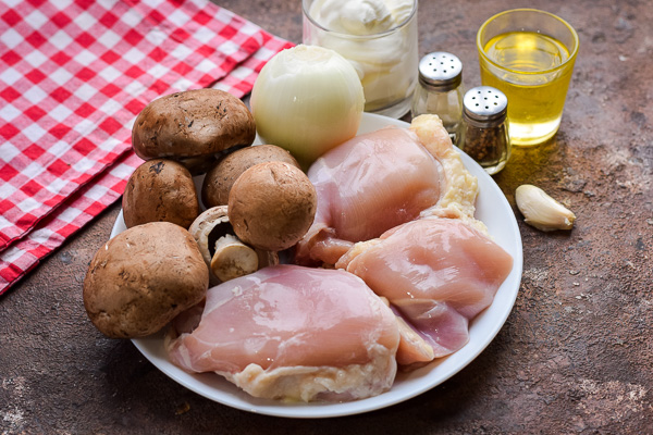 курица со сливками и грибами в духовке фото 1 рецепт