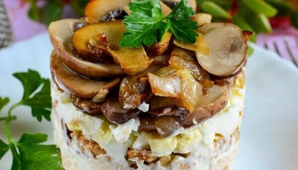 Топ-10 простых и вкусных салатов с грибами