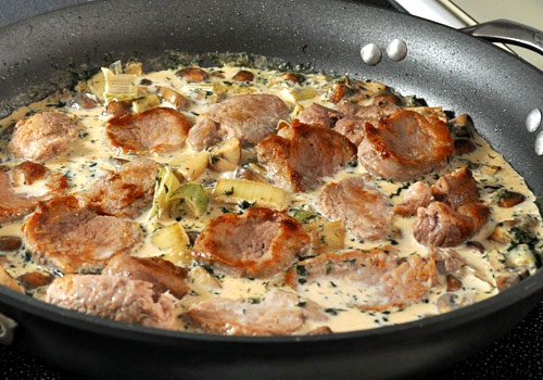 Свинина с грибами в сливочном соусе | Mydeliciousmeals.com