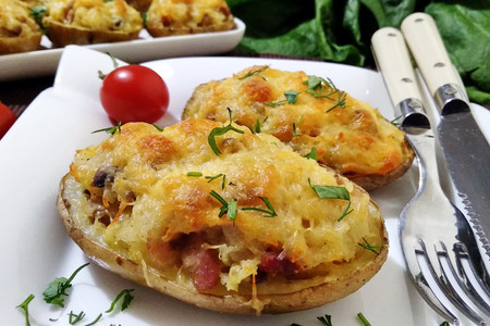 Картофельные равиоли с беконом и сыром, запеченные в духовке - рецепт с фото