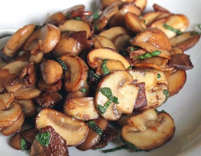 Сколько жарятся грибы шампиньоны на сковороде по времени