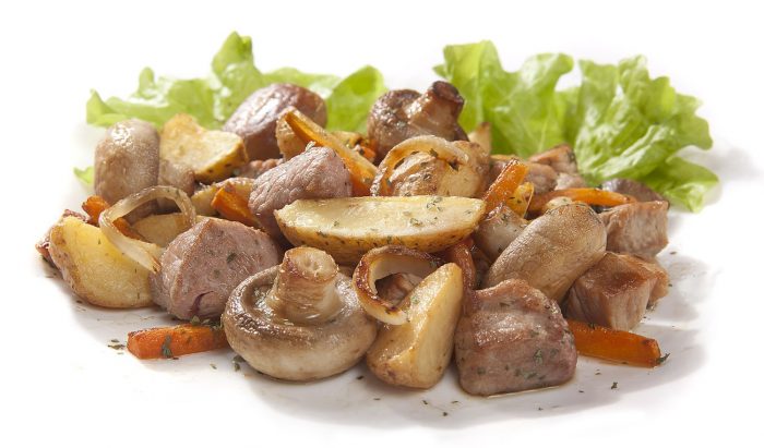 Жаркое по-домашнему из свинины с картошкой и грибами