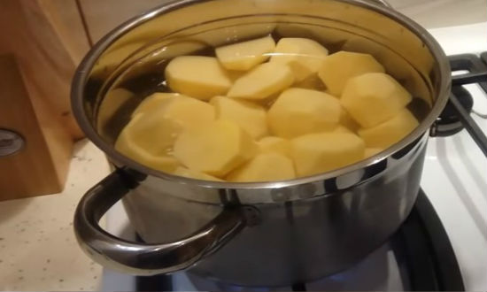 Отварите картофель