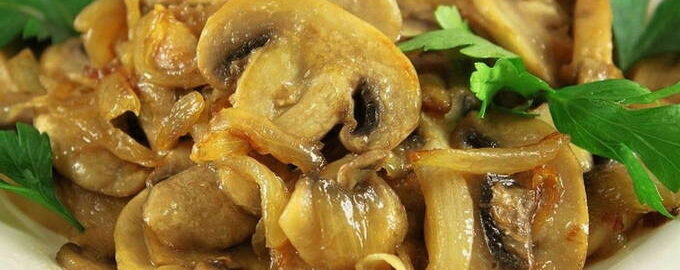 Жареные грибы с луком - 7 пошаговых рецептов