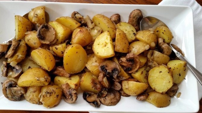 Жареный картофель с консервированными грибами. Жареный картофель с консервированными грибами