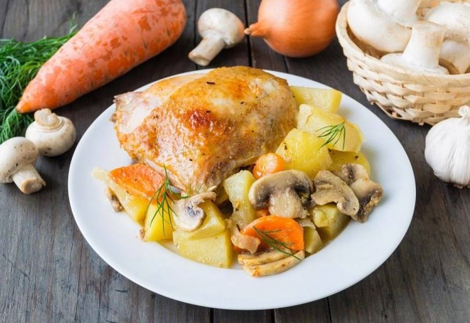 Рецепт Курица с грибами и картофелем в рукаве