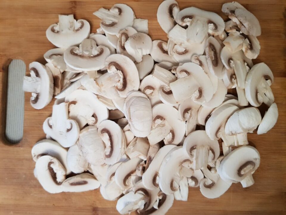 Фотография рецепта - Картофель с грибами и куриной грудкой в сливочном соусе - шаг 1