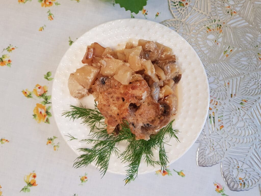 Фотография рецепта - Картофель с грибами и куриной грудкой в сливочном соусе - шаг 11