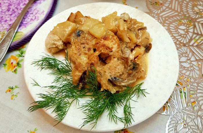 Картофель с грибами в сливочном соусе