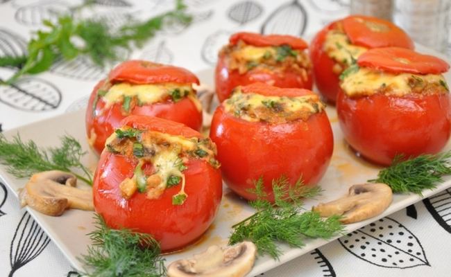 Рецепт фаршированных помидоров с грибами и рисом