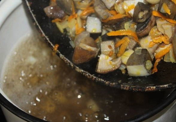 Как быстро и вкусно приготовить суп с грибами и картошкой