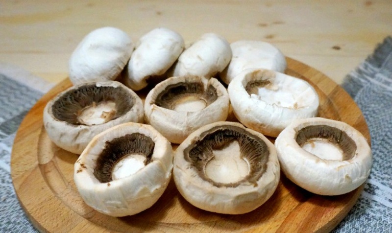Сколько запекать грибы шампиньоны в духовке с сыром