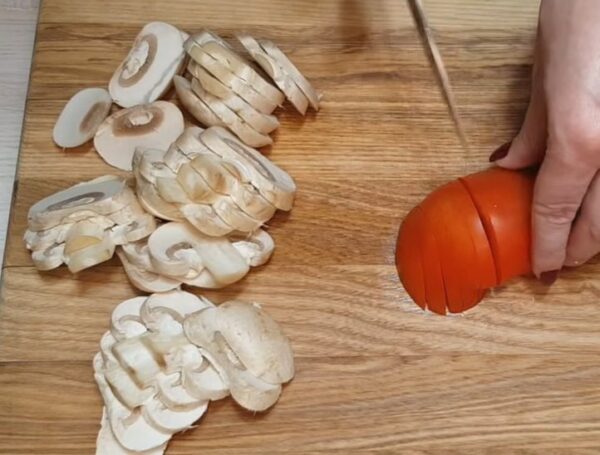 Как вкусно приготовить свинину с грибами в духовке