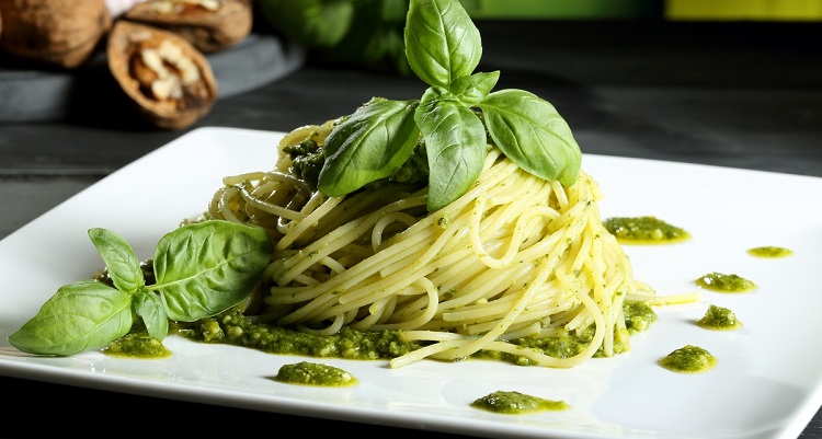 Спагетти с песто: классические и оригинальные рецепты с помидорами, креветками и другими ингредиентами