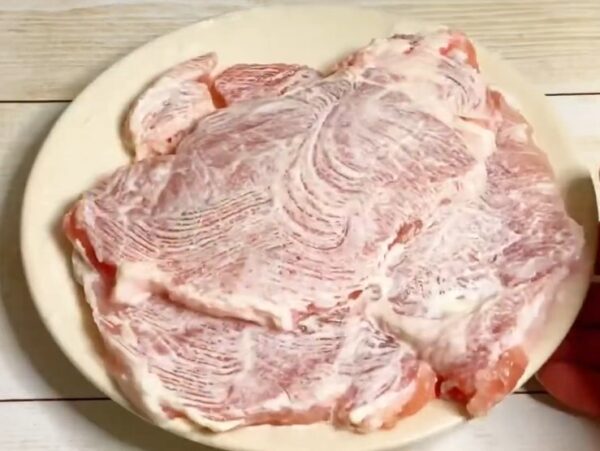 Как вкусно приготовить свинину с грибами в духовке