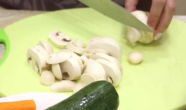 Как приготовить шампиньоны с овощами тушеные на сковороде