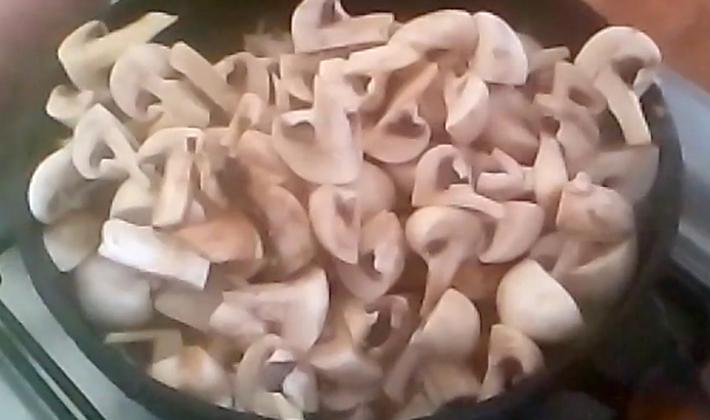 Как приготовить шампиньоны с овощами тушеные на сковороде