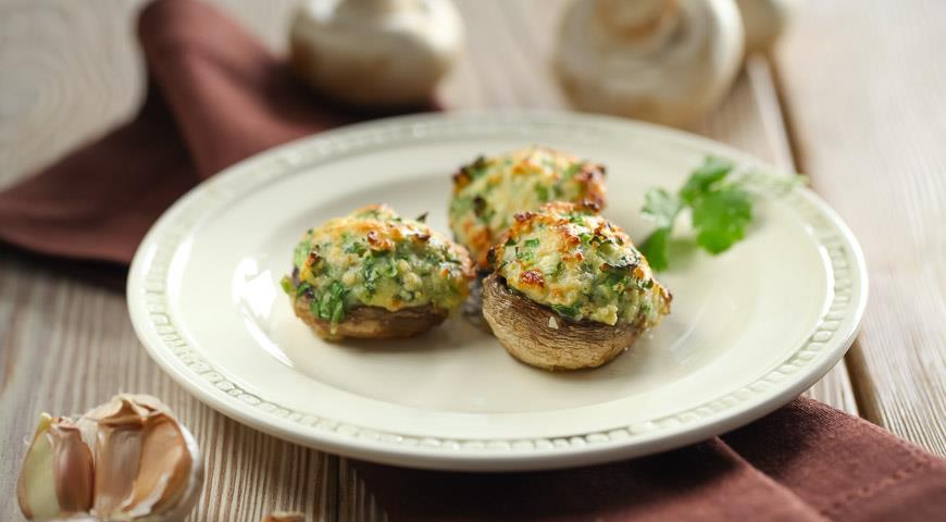 Фаршированные грибы с зеленью и яйцами, пошаговый рецепт с фото
