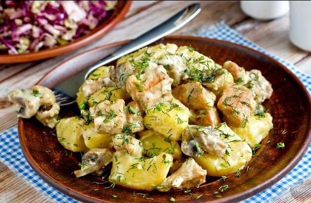 11 лучших рецептов приготовления картофеля с грибами на сковороде со сметаной