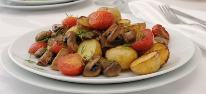 запеченный картофель с грибами и помидорами