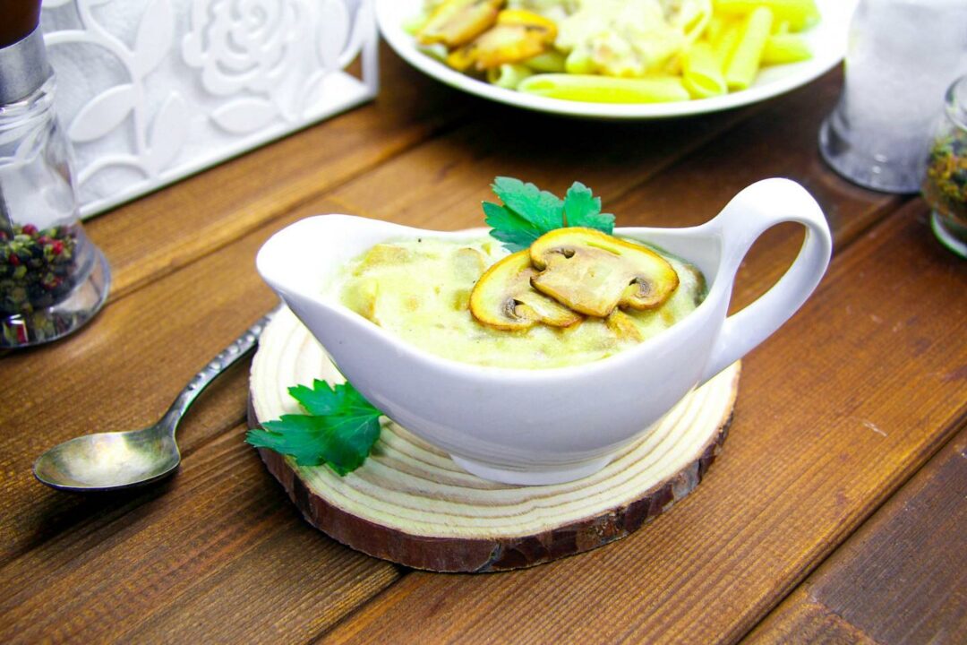 Грибной соус со сметаной из шампиньонов рецепт с пошаговым фото - 1000.menu