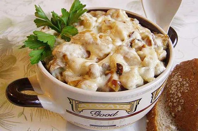 Картофель с грибами и сметаной: на сковороде, в духовке, в мультиварке, в сметанном соусе.