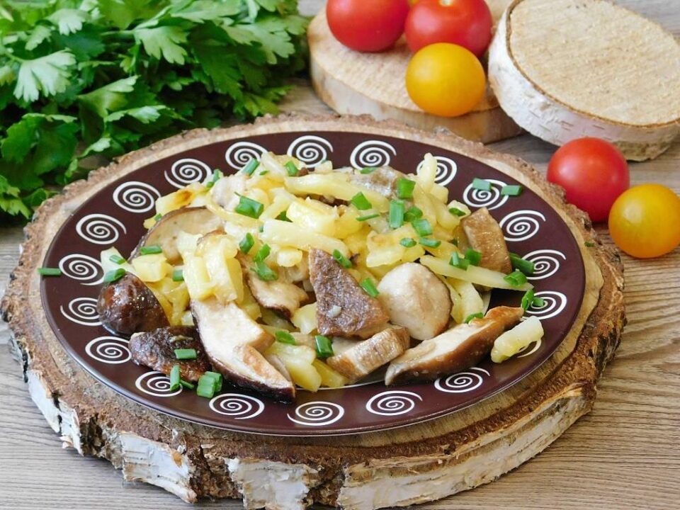 Запеченный картофель с белыми грибами рецепт с пошаговыми фото - 1000.menu