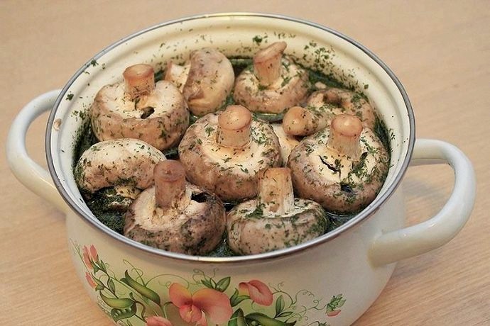 Если вы замаринуете грибы перед приготовлением, вкус готового блюда будет более ярким и необычным