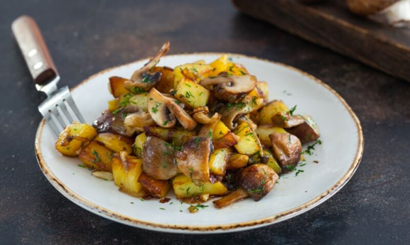 Запеченный картофель с лесными грибами - пошаговый рецепт