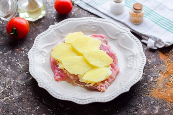 Топ-10 рецептов мяса по-французски в духовке с картофелем, грибами и сыром