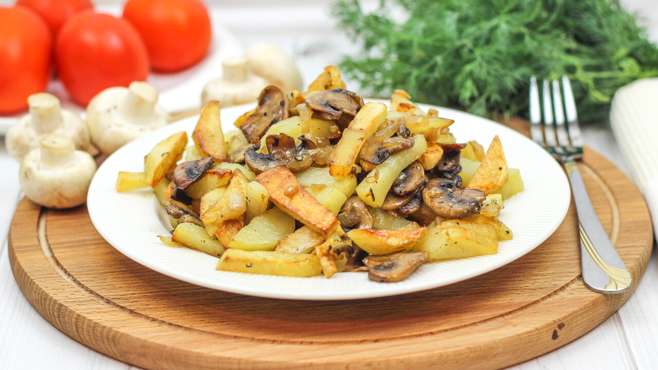Жареный картофель с грибами с хрустящей корочкой - рецепт с фото №154589