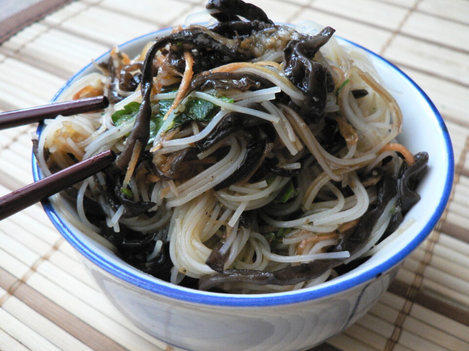 Фунчеза с китайскими черными грибами муэр - рецепт с фото #75525