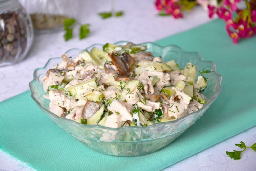 Куриный грибно-огуречный салат рецепт с фото пошагово и видео - 1000.menu