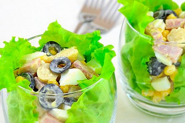 Салат с ветчиной, кукурузой и грибами, рецепт с фото — Вкусо.ру